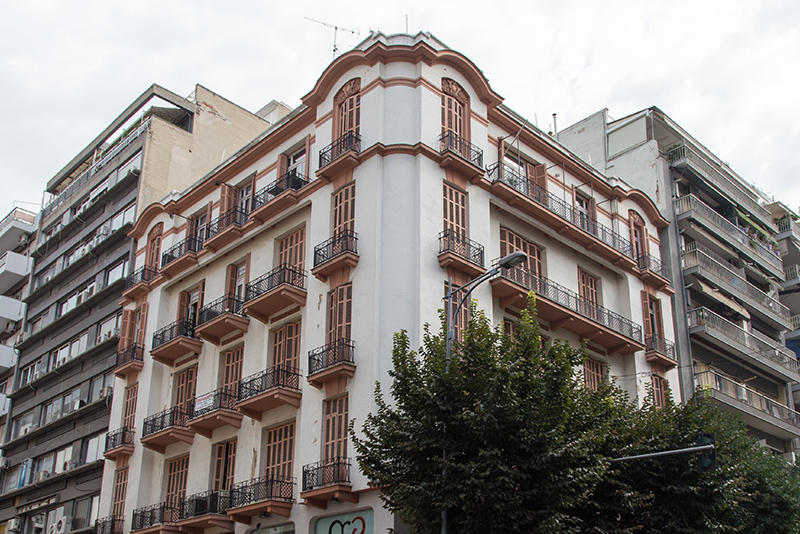 LISTED APARTMENT BUILDING