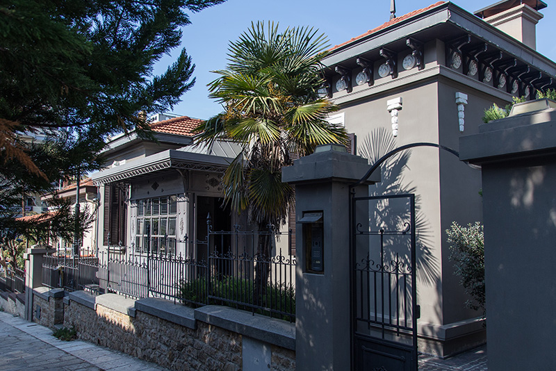 BUILDING IN OUZIEL SETTLEMENT