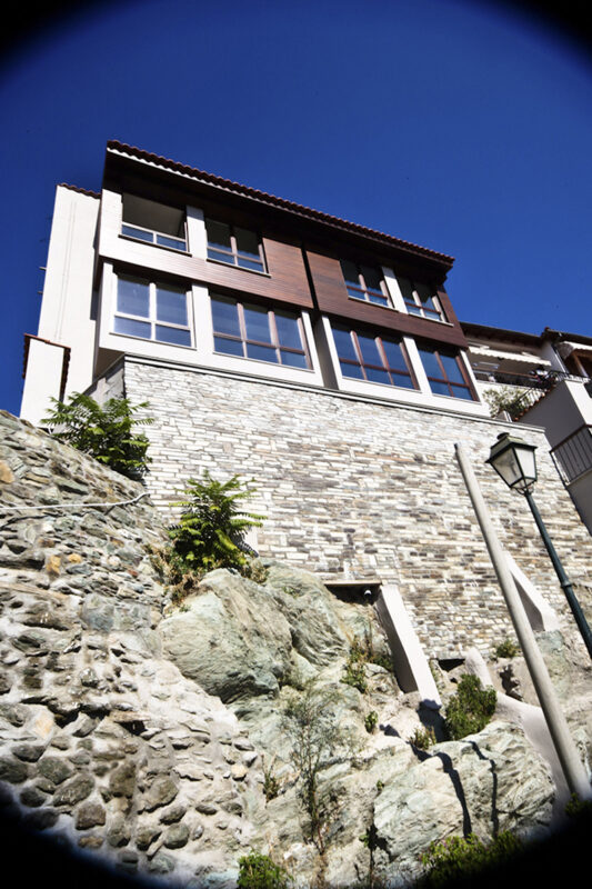 RESIDENCE IN ANO POLI