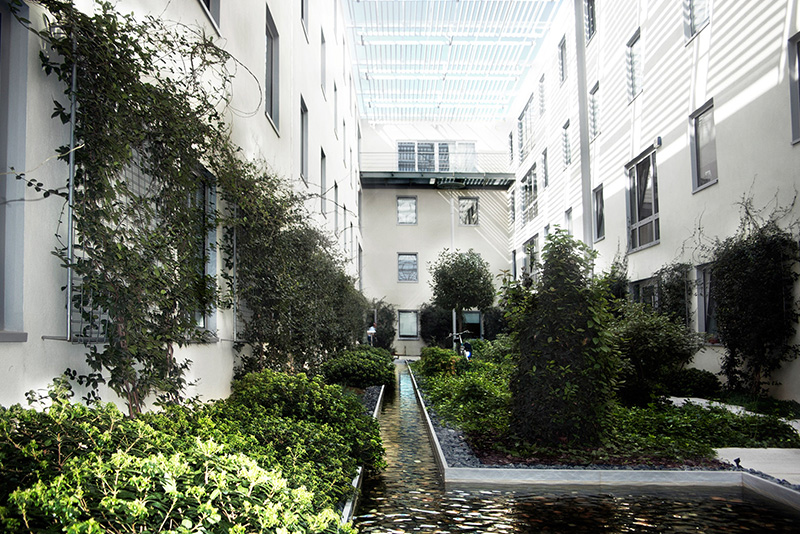 OFFICE BUILDING IN THERMI