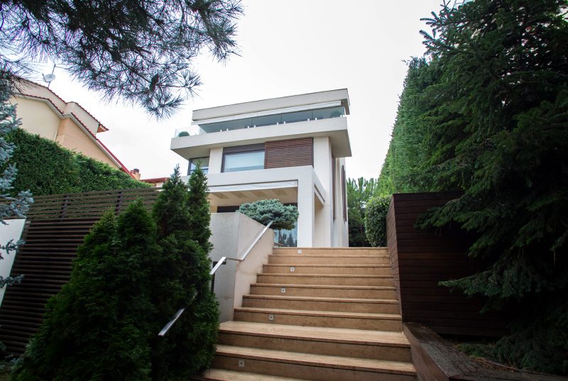 DOUBLE HOUSE IN PANORAMA