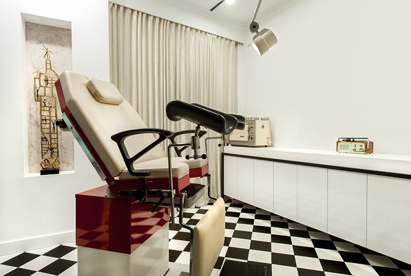 DOCTOR’S OFFICE ON TSIMISKI ST.