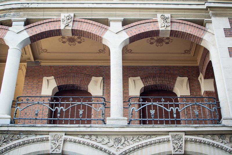 MODIANO MANSION