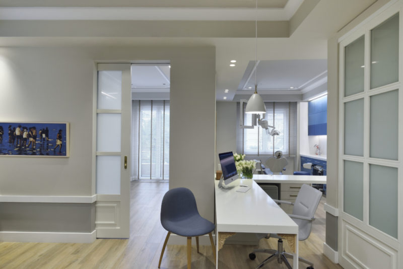 DENTAL OFFICE ON AG. SOFIAS ST.