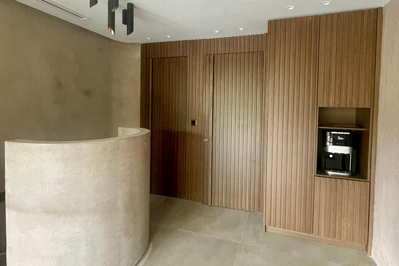 APARTMENT BUILDING OPPOSITE OUZIEL